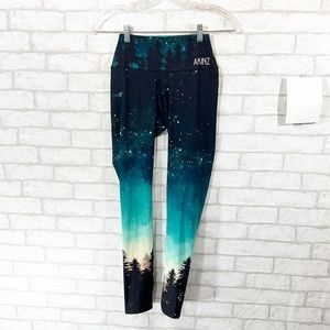 Akinz into the woods leggings size Small